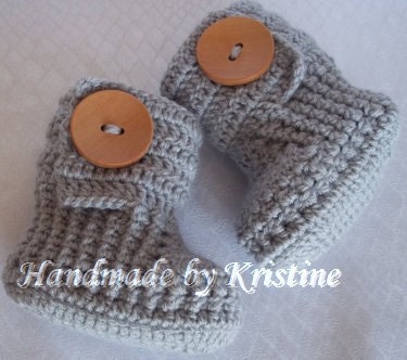 Crochet baby booties for newborn, 0 to 3 month or 3 to 6 months- CHOOSE your SIZE and COLOUR