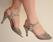 Vintage 1970s High Heel Sandals in Grey by Florsheim Peep Toe Size 7 or 7 1/2