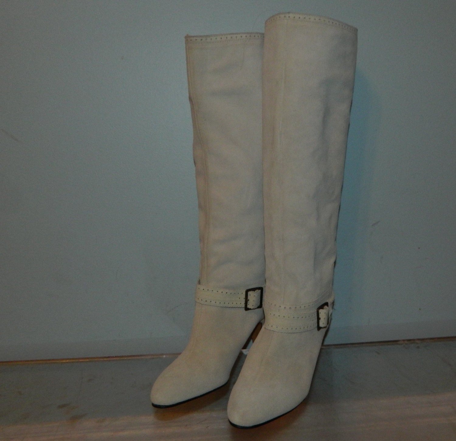 vintage 70s 80s white suede zip up harness boots size 5. NOS