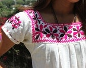 SUPER Sweet VINTAGE Hand Embroidered Mexican Peasant Blouse