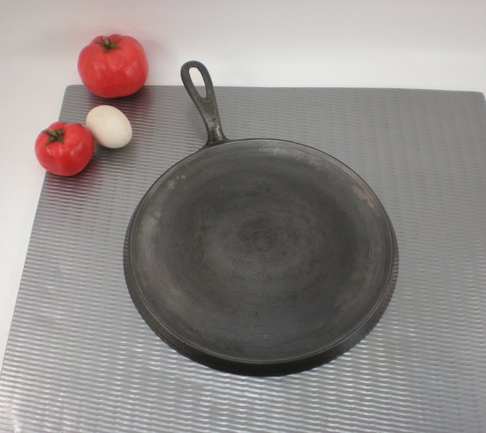 Griswold Erie Cast Iron No. 9 Round Griddle - 609 - Lg. Block Logo