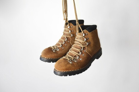 best women's hiking boots for narrow heels