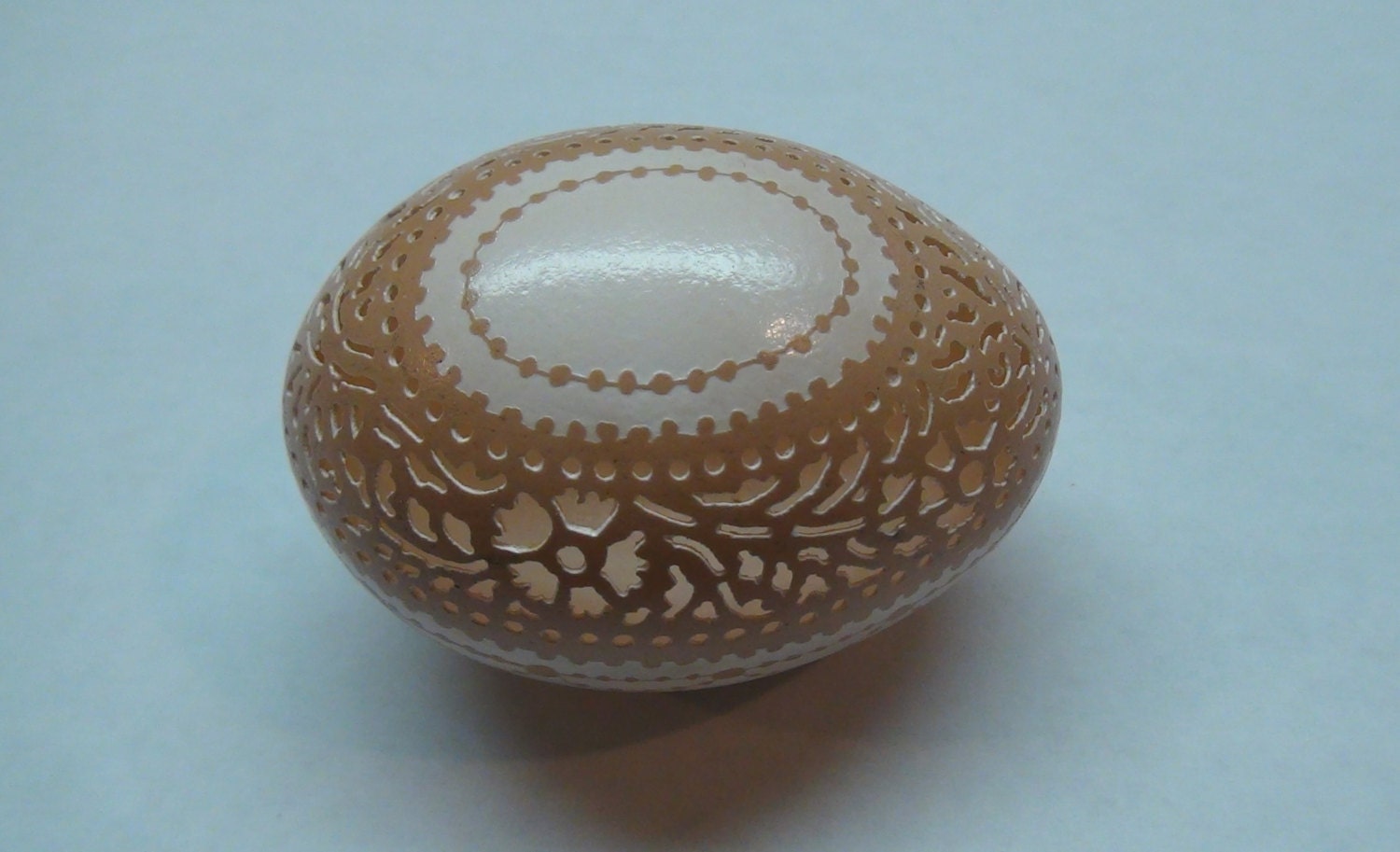 Etched Victorian Lace Egg - coco brown chicken