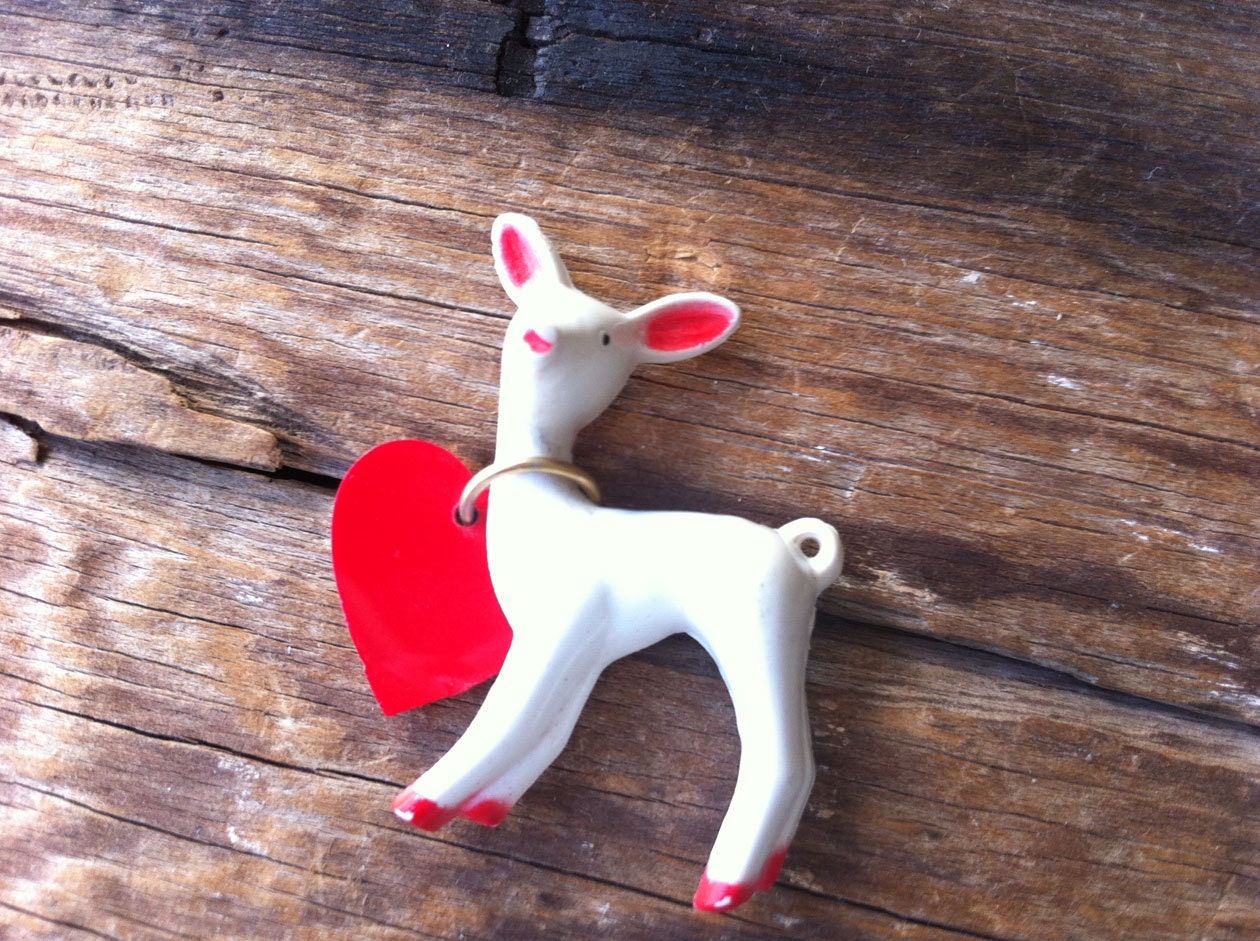 DEER ME / plastic little deer brooch / early plastic