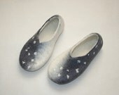 Women house shoes, felted slippers, white grey, handmade, made to order