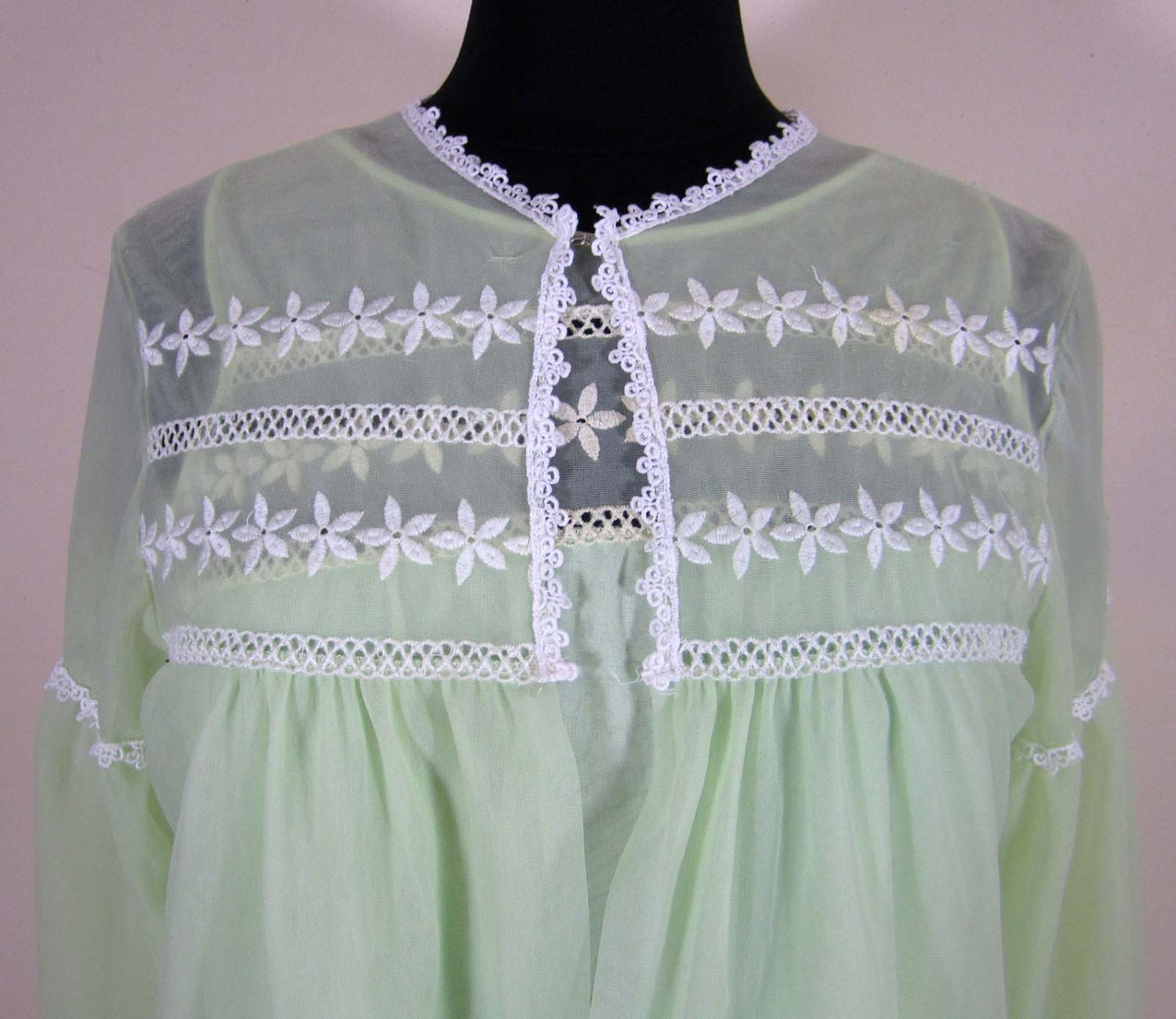 60s-70s Daisy Peignoir Set - Pale Mint short length gown & robe - Sears - M-L