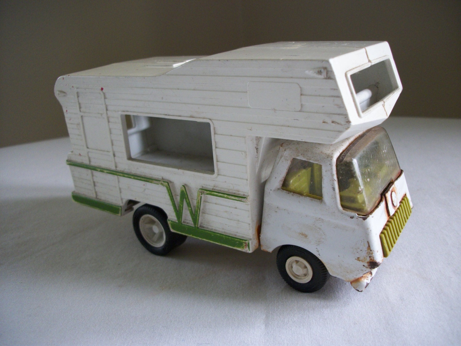 Vintage Tonka Winnebago Camper