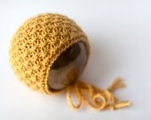 newborn knitted bonnet - photography prop - yellow, gold