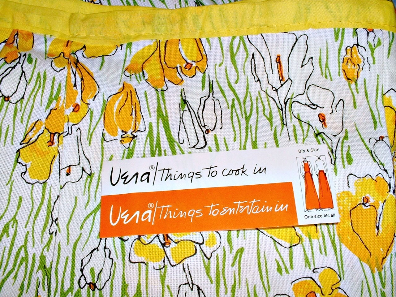 Vera Neumann Apron Things To Entertain Cook In Hostess Floral Print Bib and Apron with Tag