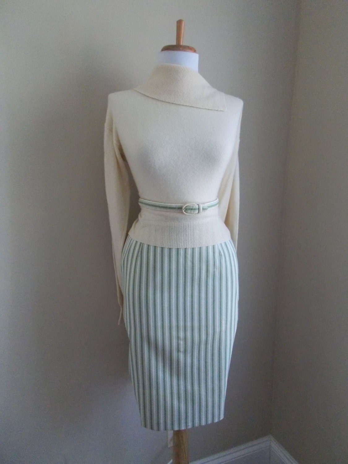 SALE   VINTAGE 1960s Green & CreamCandy Striped Cotton Straight Fitted Pencil Skirt