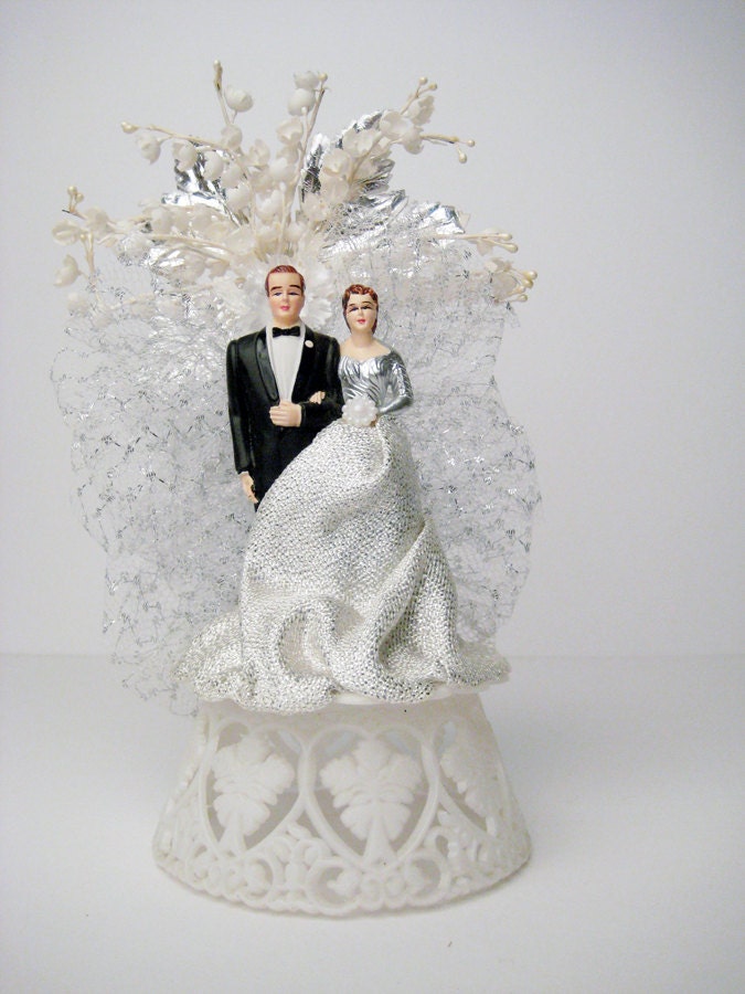 Vintage Wedding Cake Topper  50s   / Vintage Bride and Groom / vintage wedding  / Silver