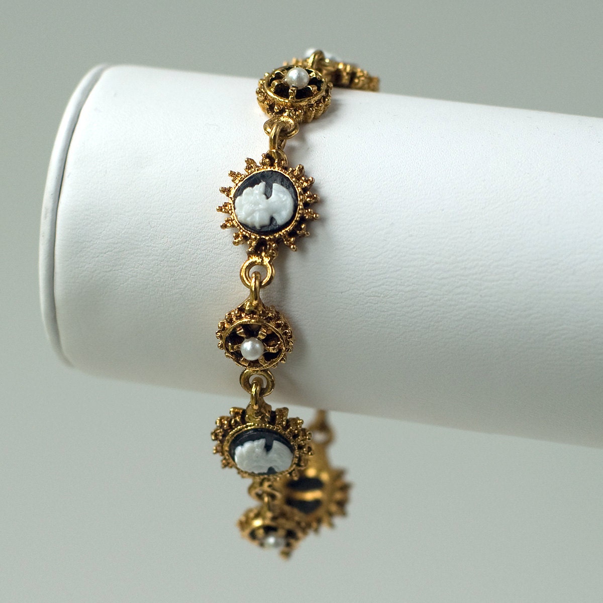 Vintage Cameo and Faux Pearl Bracelet