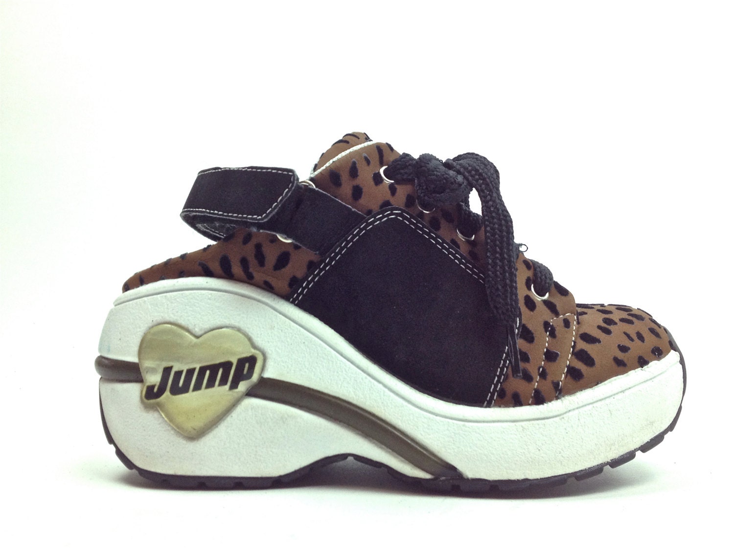 SPORTY SPICE // 90's Platform Wedge Leopard Print Heart Sneakers // 7