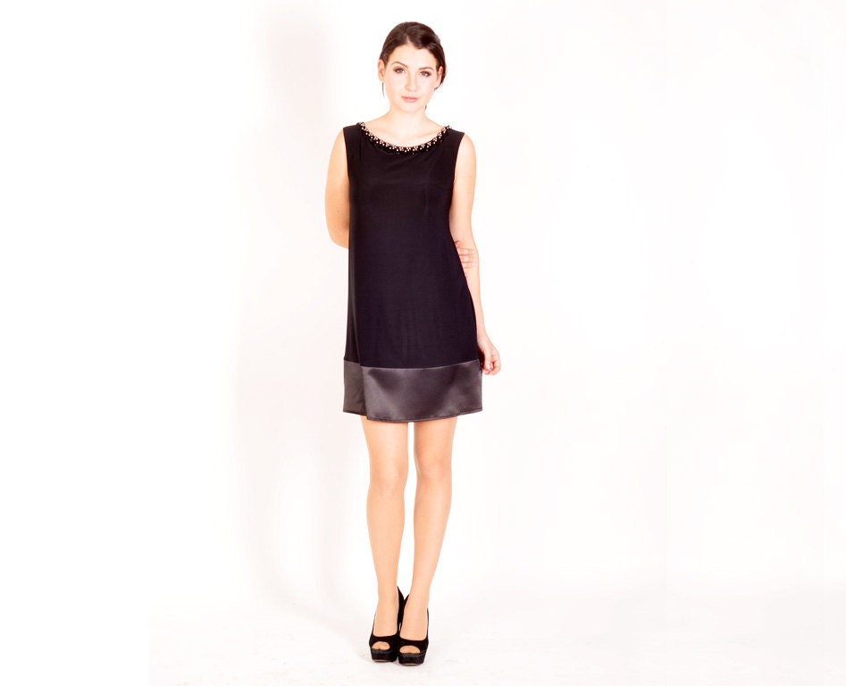 Elegant Boatneck Evening Dress with an Unique Victorian Applique and Pockets in Black