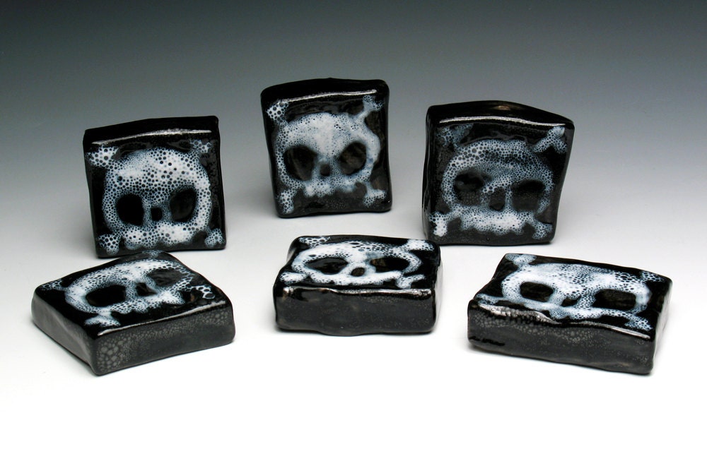 Mini Skull and Crossbones Tile