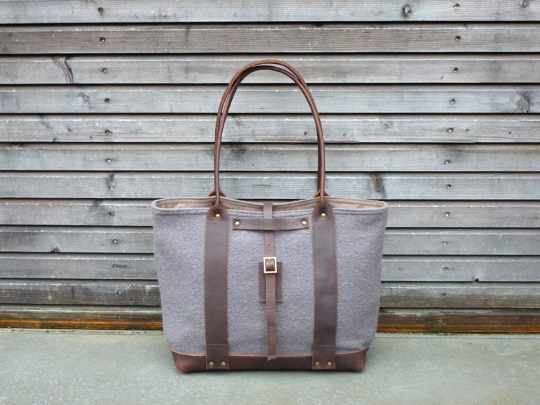 Boiled wool tote bag with oiled leather handles, straps, and an oiled leather bottem COLLECTION WOMEN