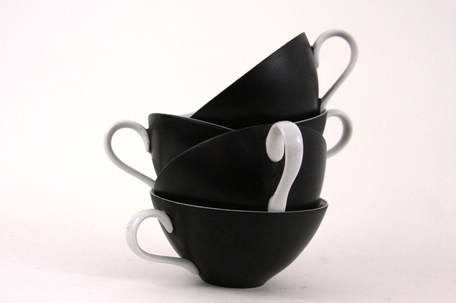 Vintage Modern  Black and White Cups - zuzashop