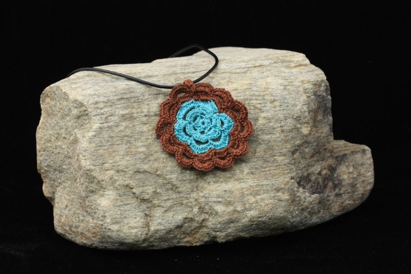 Flower Necklace turquoise with brown trim.