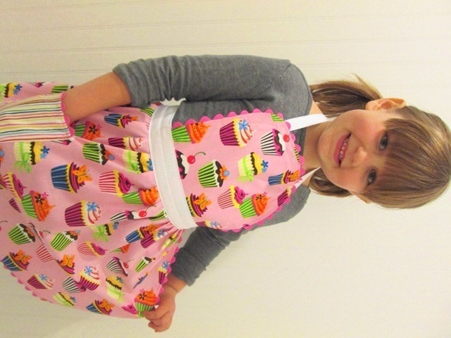 Kids Pink Cupcake Apron, Retro Vintage Full Apron, Pinkalicious Apron, Toddler / Kids Apron sizes 1-6 years