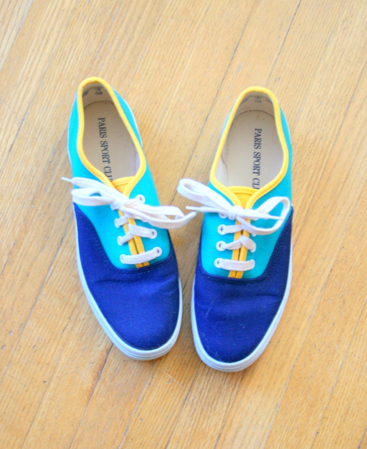 1980s SAILOR Flats....size 5 1/2 ....womens. nautical. mod. sneakers. lace ups. ship. boat shoes. classic. country club. colorful. 80s flats