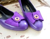 1980s KILLER PURPLE Bow Pumps...size 8 womens....glam. bow. purple. grape. pumps. shoes. flats. 80s glam. party. prom. retro. closed toed.