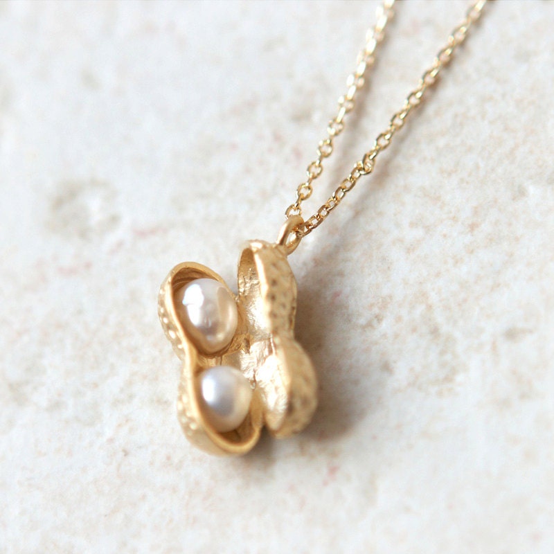 Peanut Necklace in gold