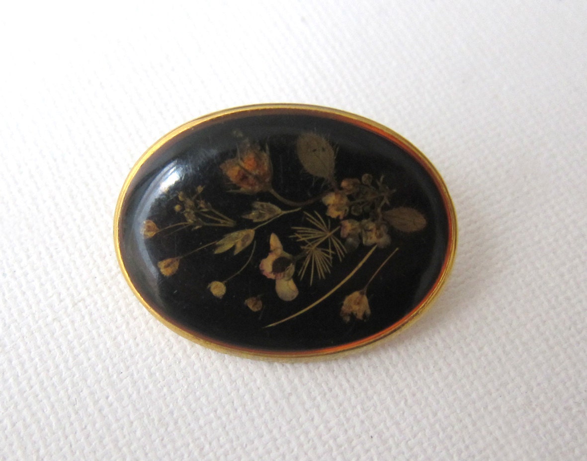 Vintage mid century dried wild flowers in deep crimson resin brooch