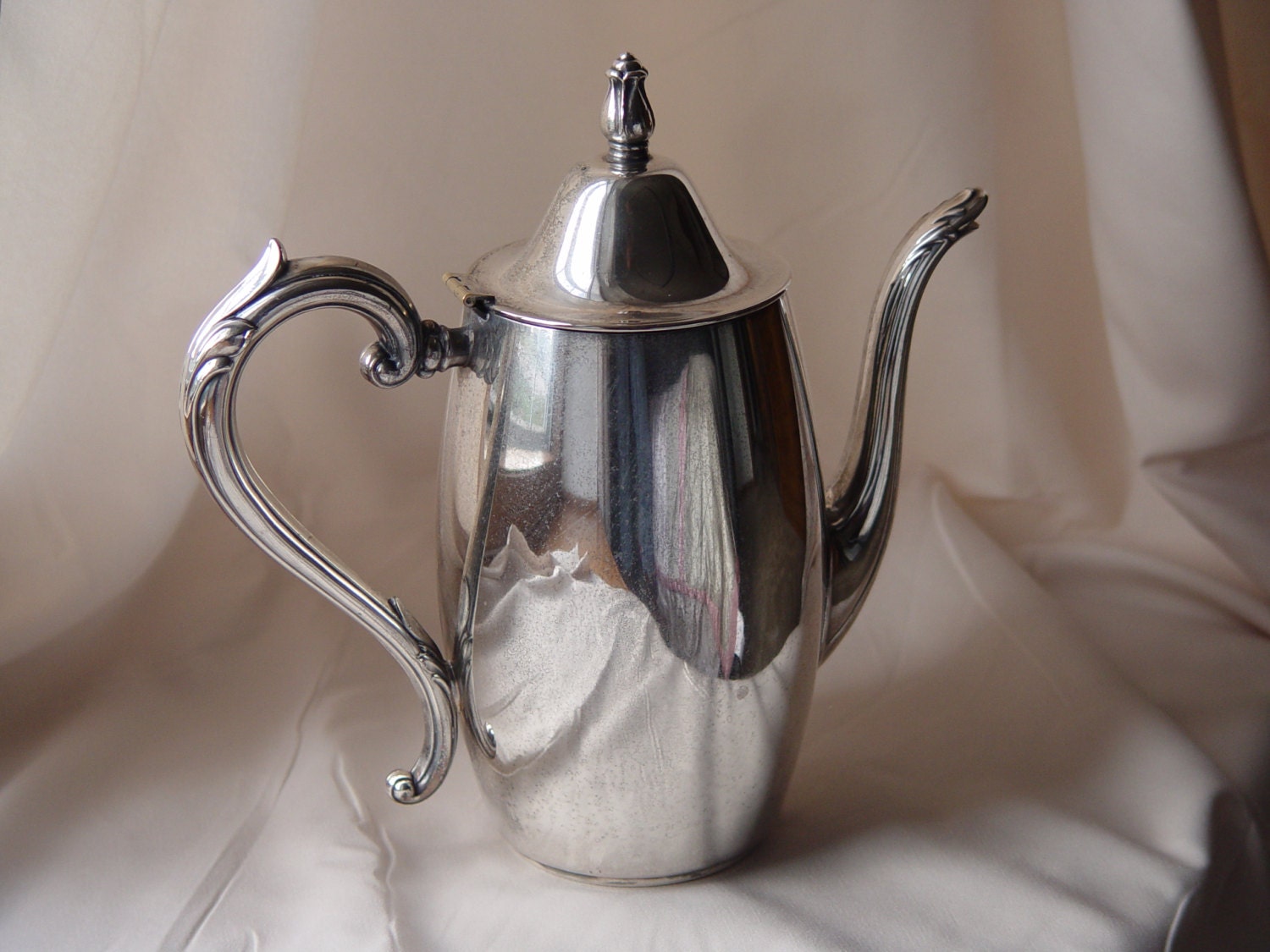 Vintage Silver Plate Silverplate Teapot Coffee Pot - Oneida Silversmiths