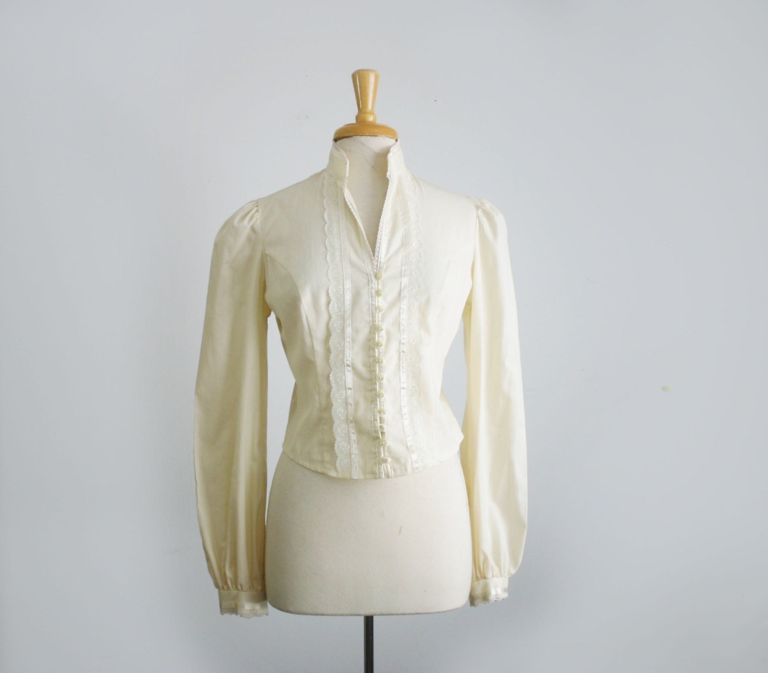 1970s or 1980s long sleeve cotton prairie blouse by  gunne sax, size medium