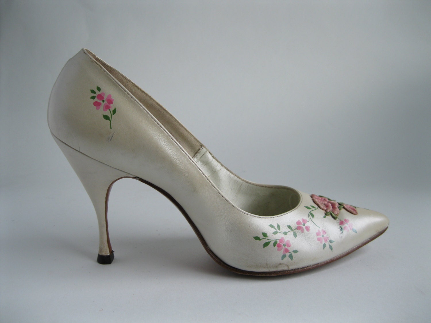 Vintage 1960s White Wedding Shoes Pink Flower Applique Henry Waters Size 6