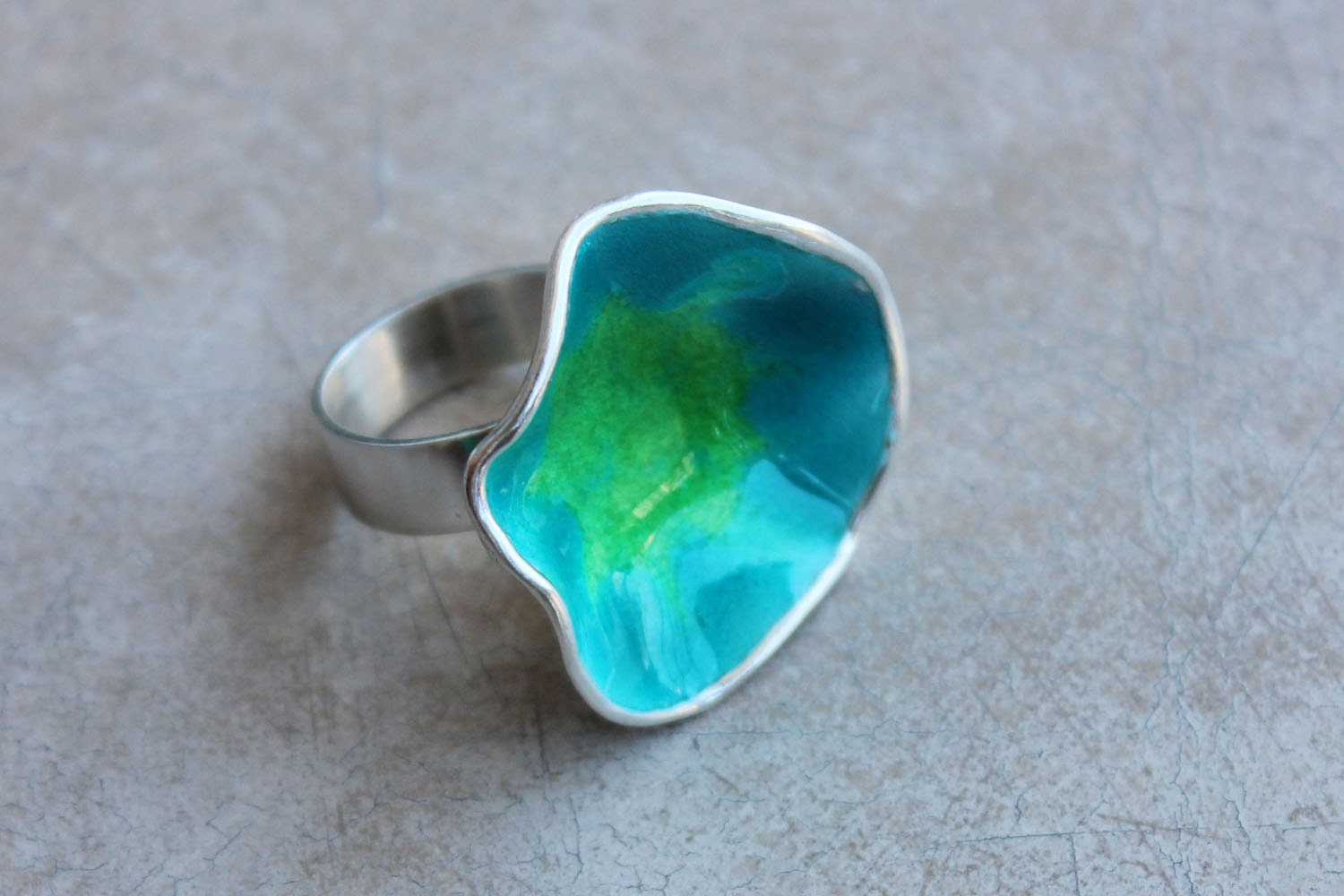 Sterling Silver Oyster Ring, sea and lime enamel - anluz
