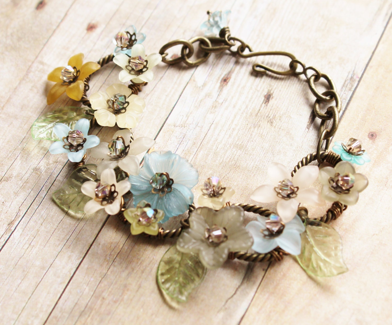 Vintage Lucite Bracelet,Vintage Lucite Flowers in Muted Colors,Pastel, Lightweight, Bridal Bracelet,Repurposed, Floral