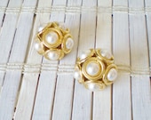 Vintage Pearl Dotted Clip On Earrings / 1980's
