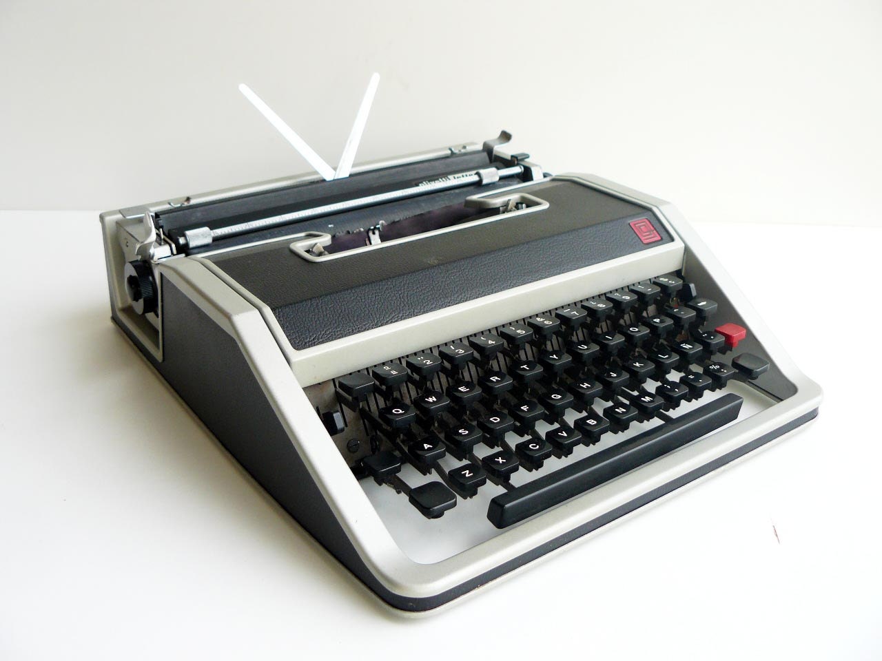 vintage OLIVETTI lettera dl typewriter