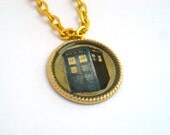 Doctor Who Necklace "Tiny Tardis"