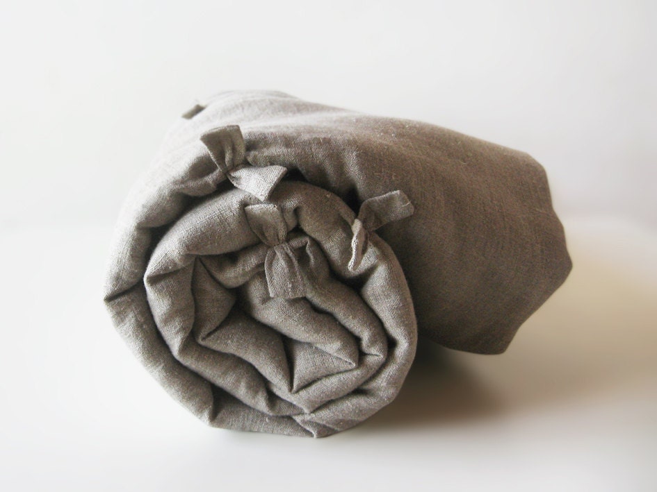 Custom linen blanket with cotton batting by lovely Home Idea.  King size Quilt Coverlet.