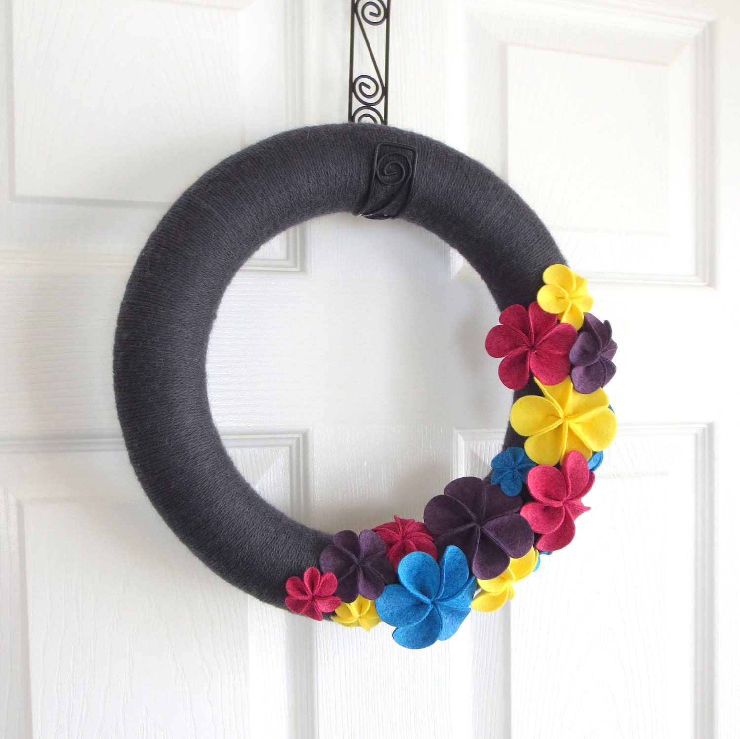 Spring Yarn Wreath. Charcoal Grey, Raspberry Pink, Purple, Aqua Blue, and Yellow Felt Flowers. Spring home decor, May Flowers.