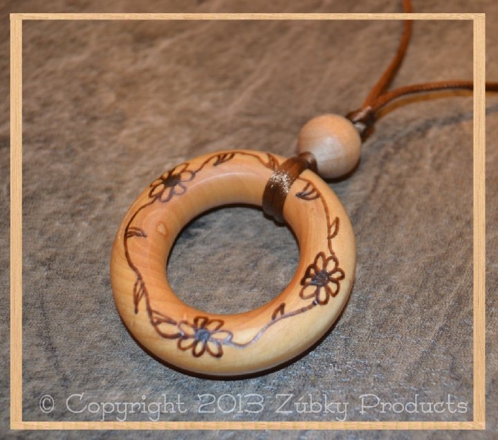 NEW 2013 SPRING DESIGN - Zúbky Sensory Teething Necklace for Natural Nursing Breastfeeding Babywearing Mamas " Daisy Chain"
