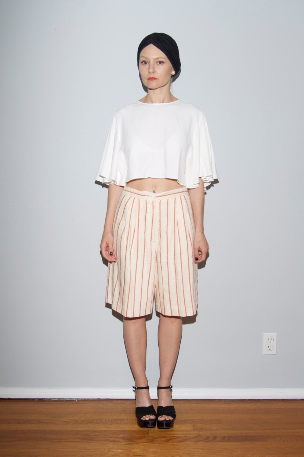 White silk high wiast mom shorts with salmon stripes