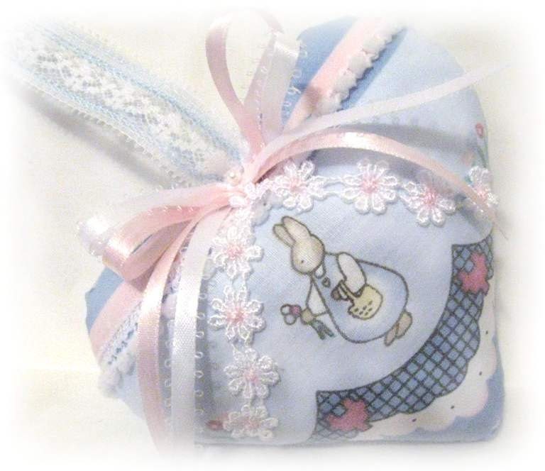 Sachet HEART, Valentine, DAISY KINGDOM , Honey Bunny, with Lavender Buds, Prim Primitive Cloth Handmade CharlotteStyle Decorative Folk Art