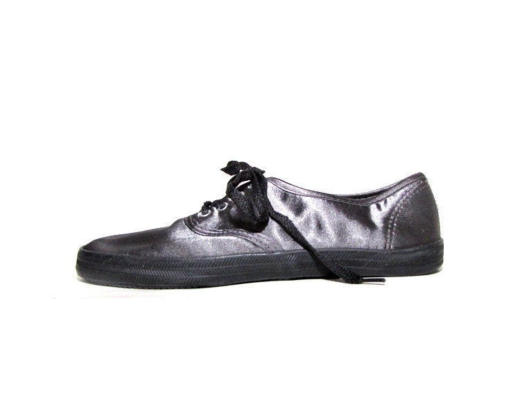 Vtg Womens Shoes 8 - sneakers size 8 - shiny tennis shoes - grey flats - womens clothing - upcycled clothing - vintage clothing
