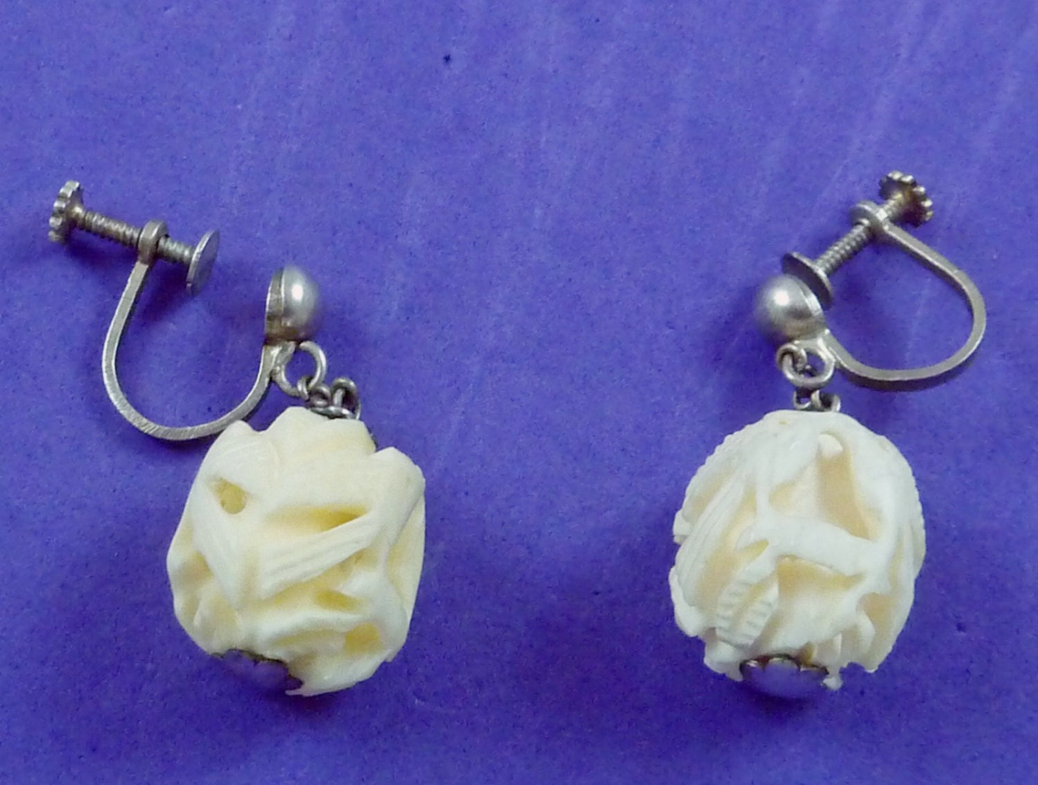 Vintage China Chinese Export Carved Ox Bone Carved Silver Dangle Earrings 15944