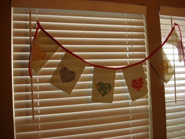 toile and hearts banner