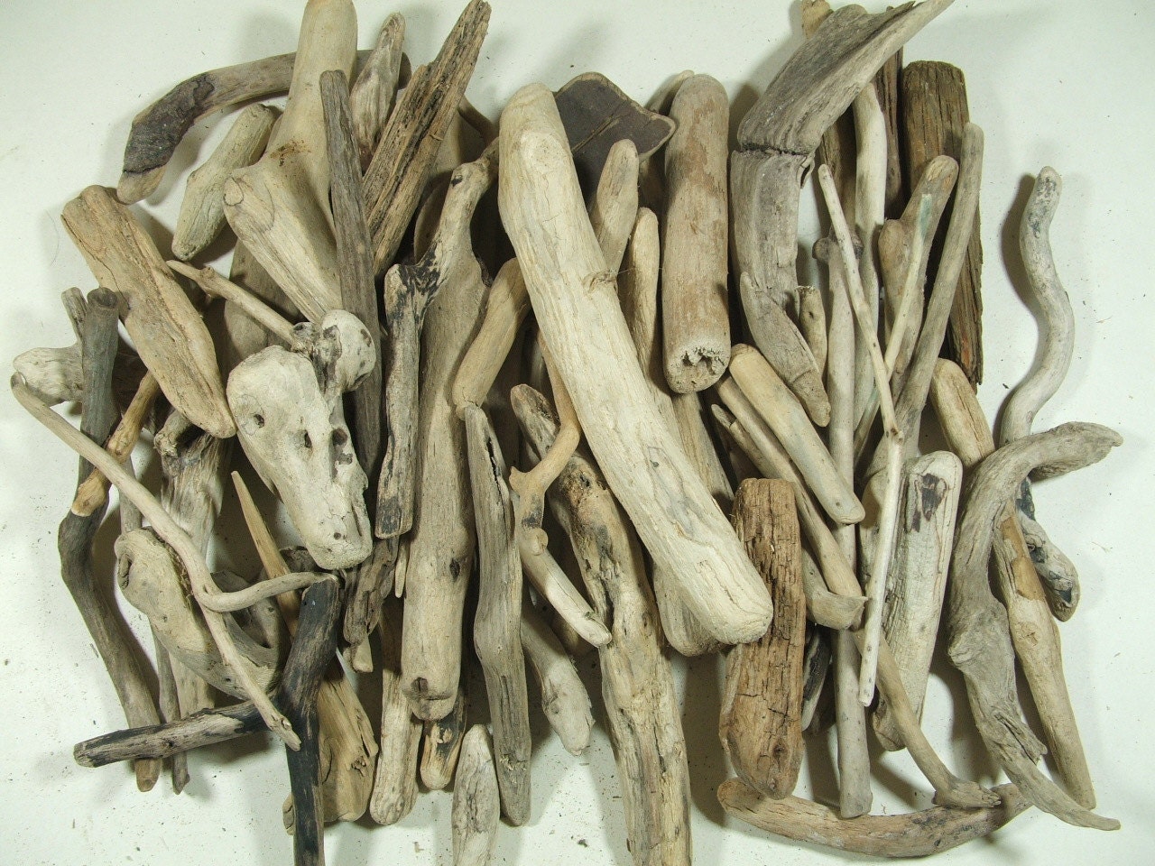 Bulk driftwood Box 67 large pieces 2 to 9 inches. drift wood for candle holders, driftwood mirrors, picture frames , wreaths, trees