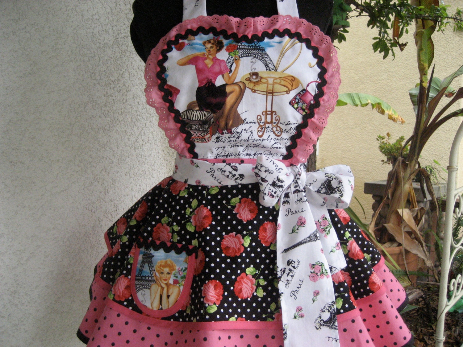 April in  Paris Pinup Apron