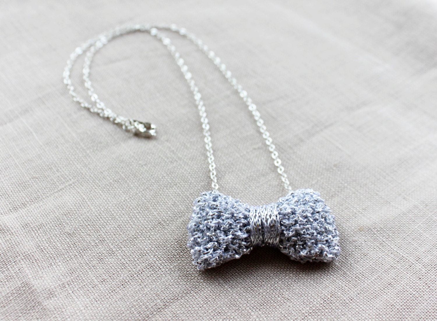 Bow Necklace Knitted in Shiny Metallic Yarn