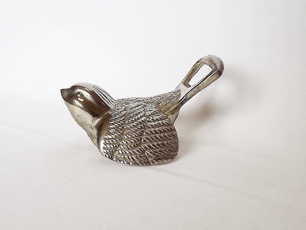 Bird bottle opener, caps and screw tops