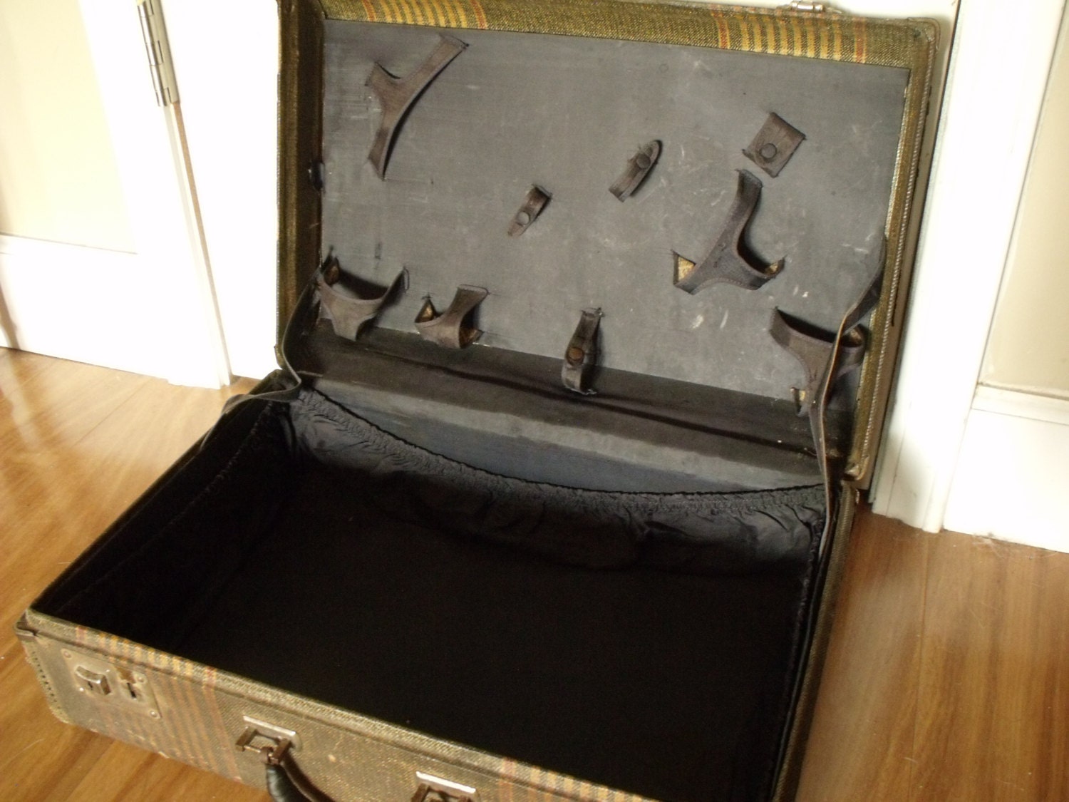 Traveling Salesman Display Case Shabby Luggage Suitcase Vintage Prop