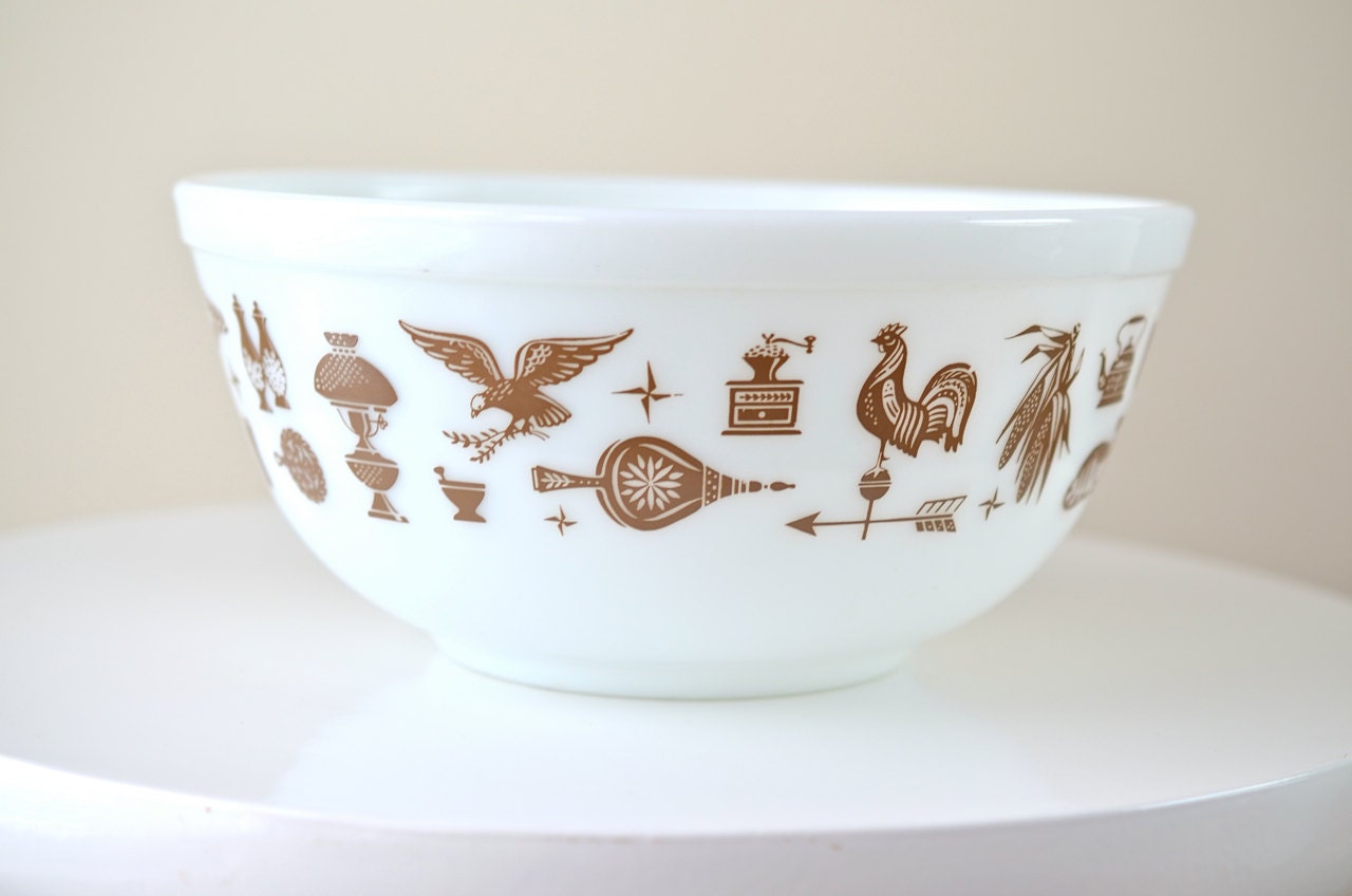 Early Americana Pyrex Nesting Mixing Bowl in White and Brown, Cat, Eagle, Lantern, 1950s Kitchen, Midcentury