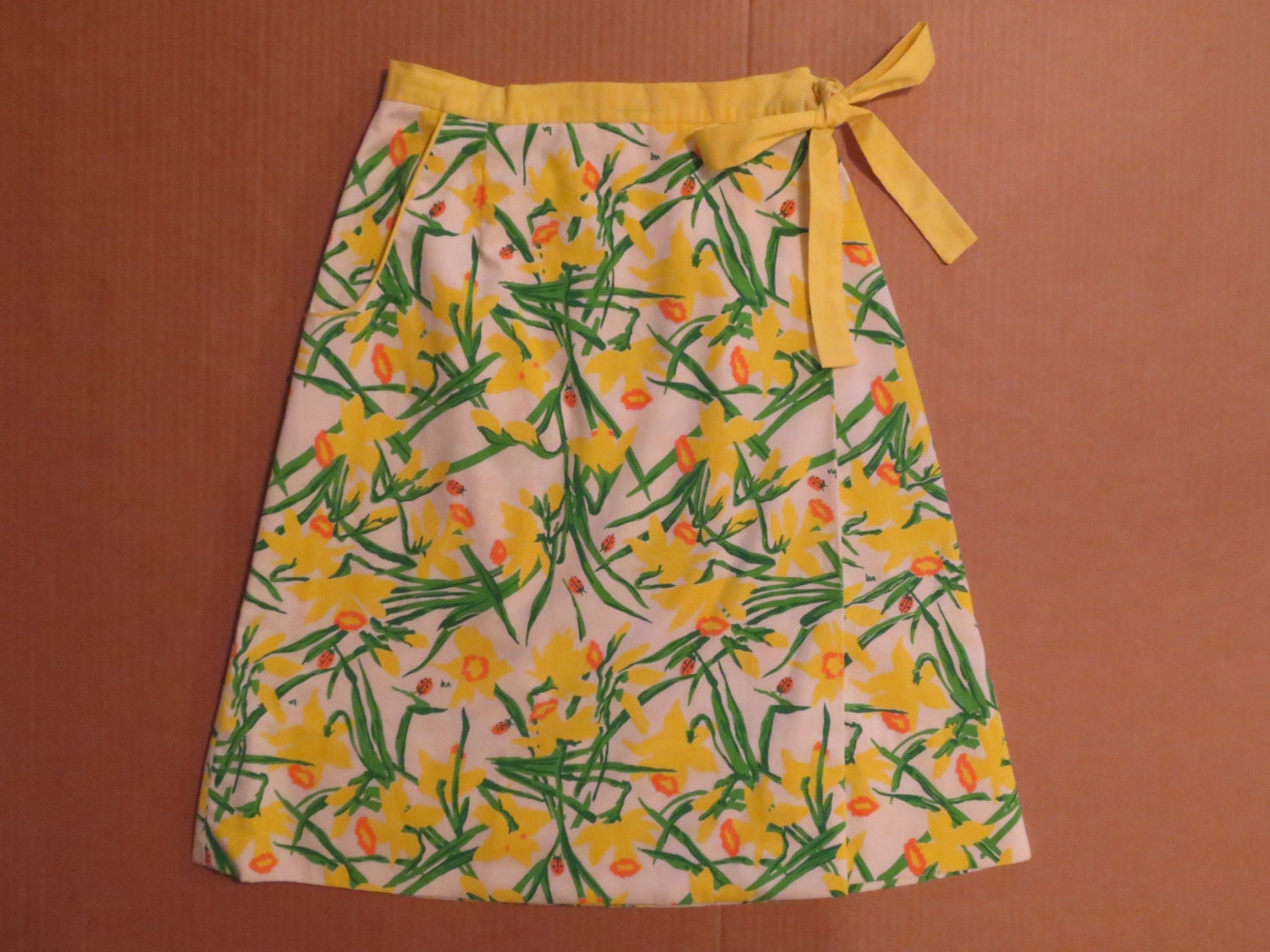 FLY AWAY HOME ladybug daffodil novelty print Vested Gentress wrap skirt sz xs s